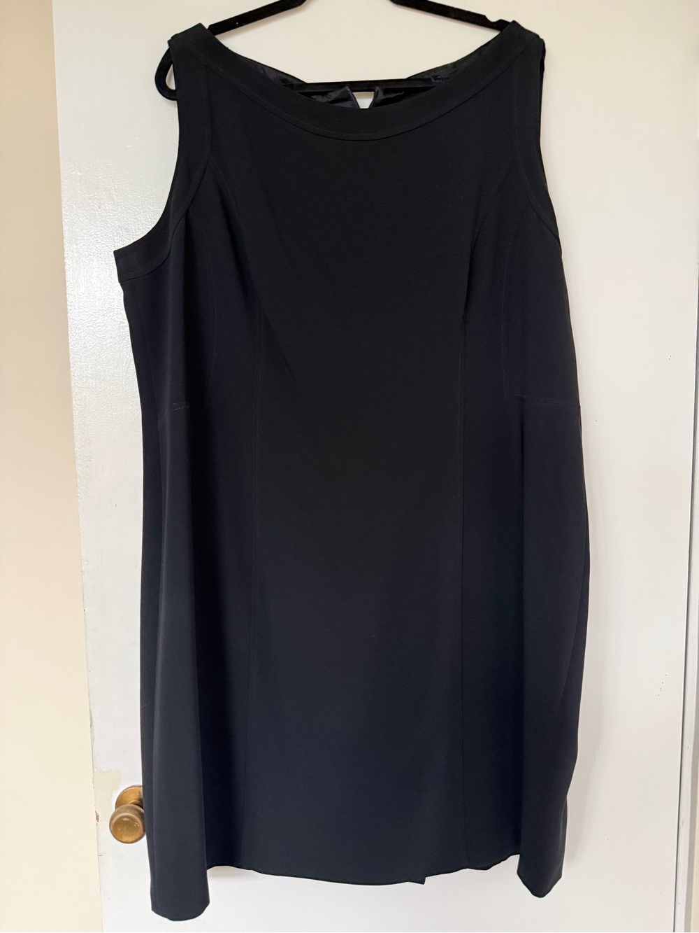 Sleek Black Sleeveless Midi Dress